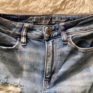 AMERICAN EAGLE ripped jeans